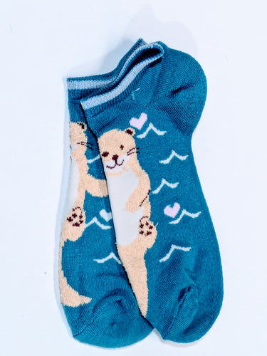 Holding Hand Otter Ankle Socks